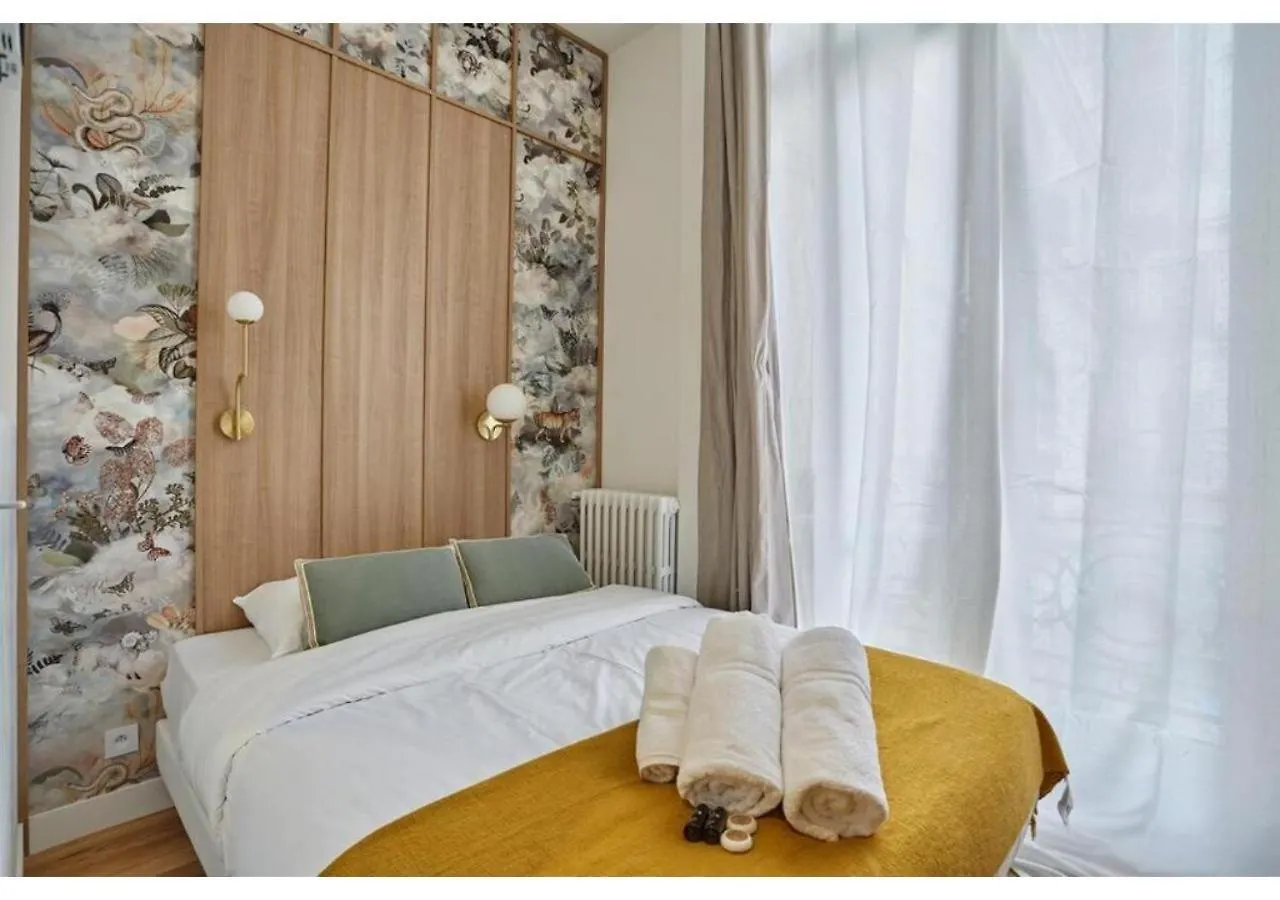 Apartment On The Champs Elysees Paris France
