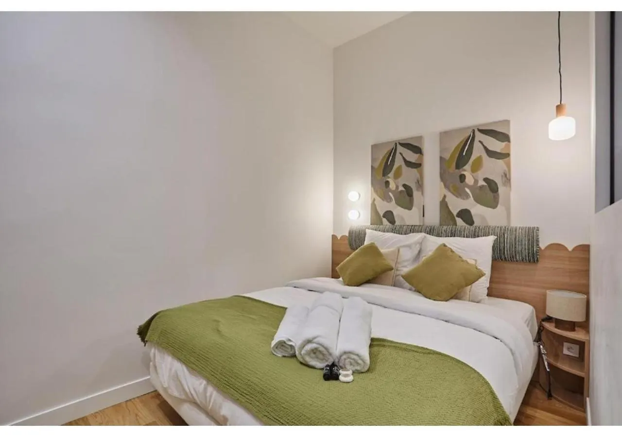 Apartment On The Champs Elysees contacts